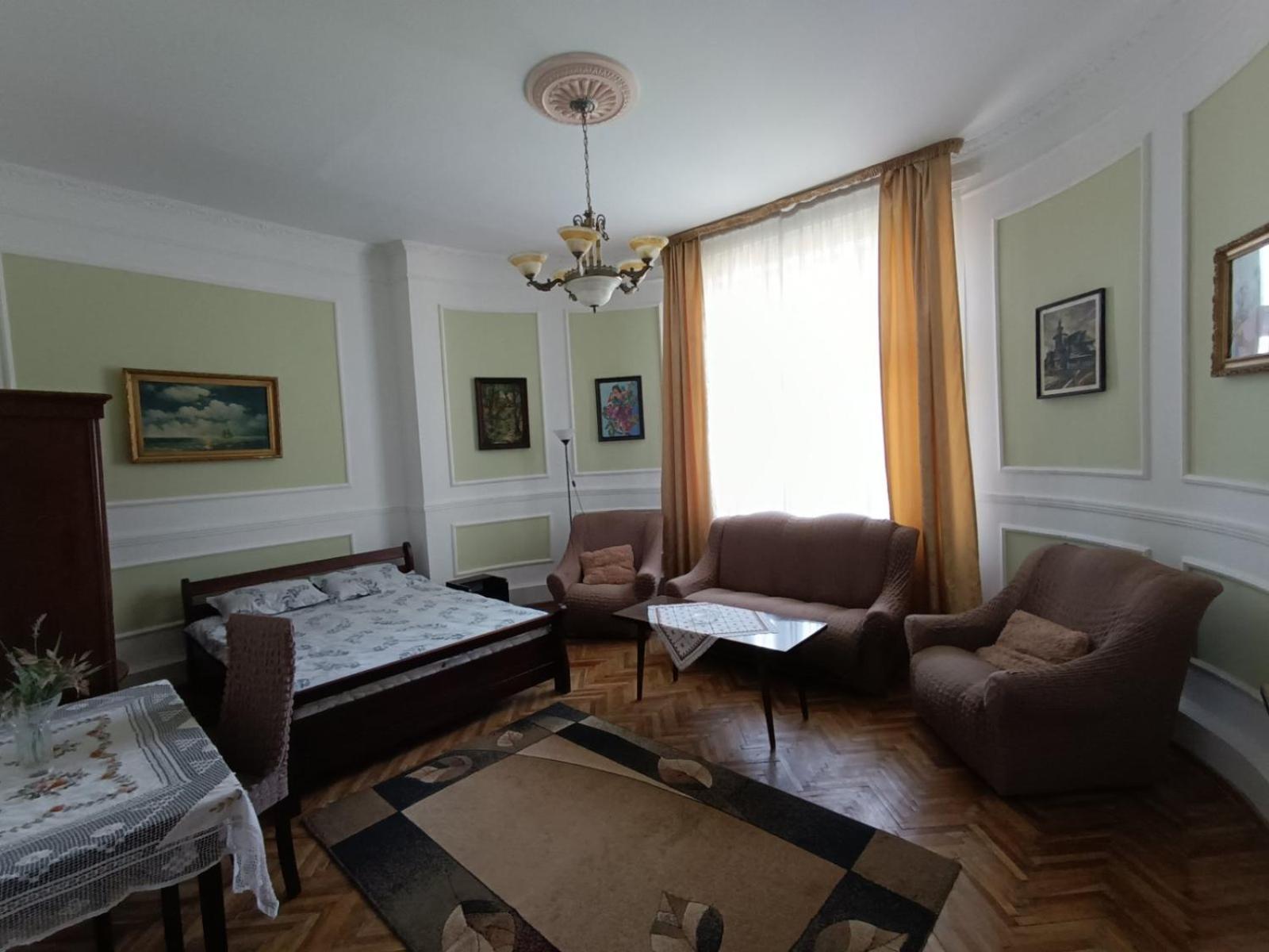 Старовинні Апартаменти У Центрі Міста Oezjhorod Buitenkant foto